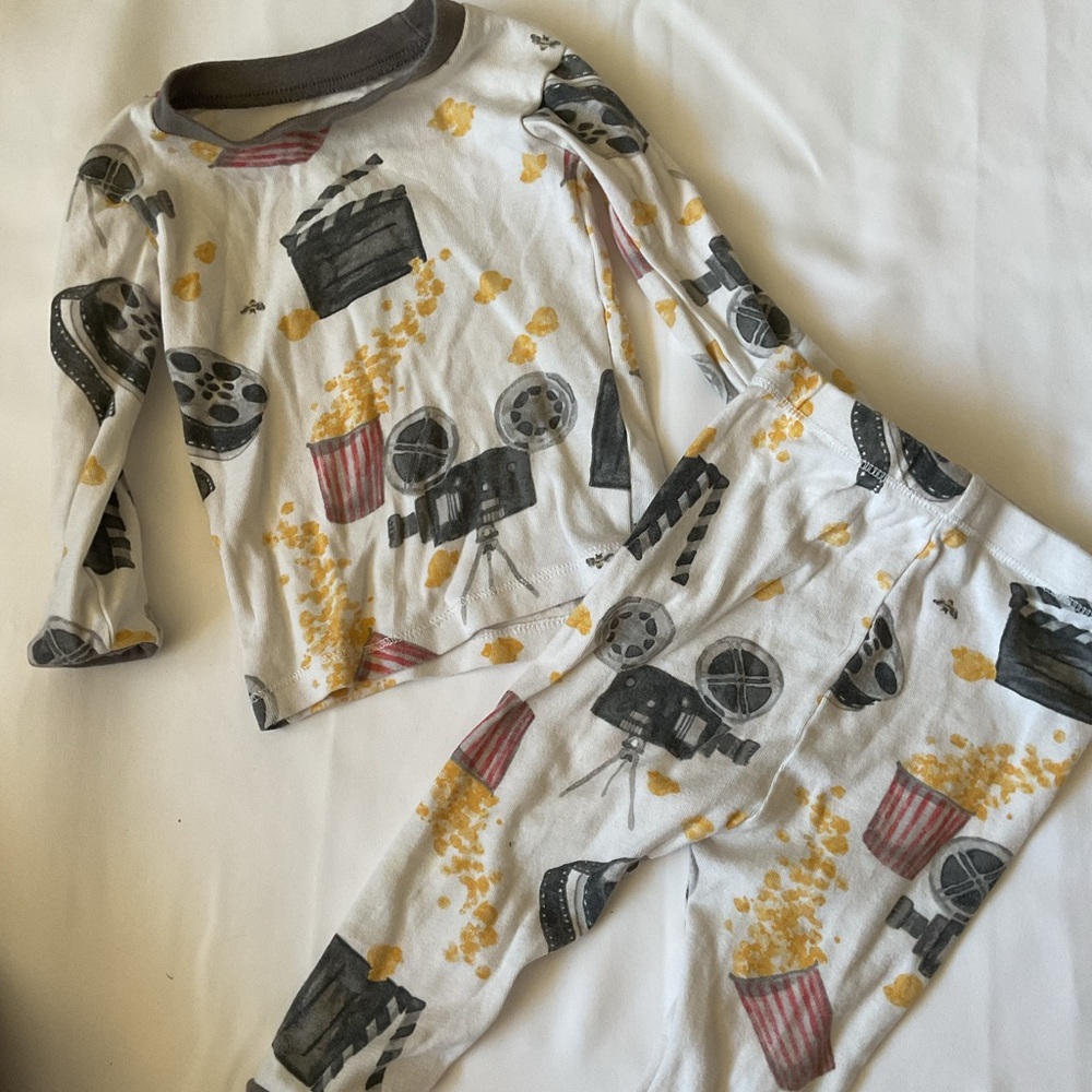 10/$50 sale) Burt's Bees Movie Theme Kids Pajama Set - White and Black